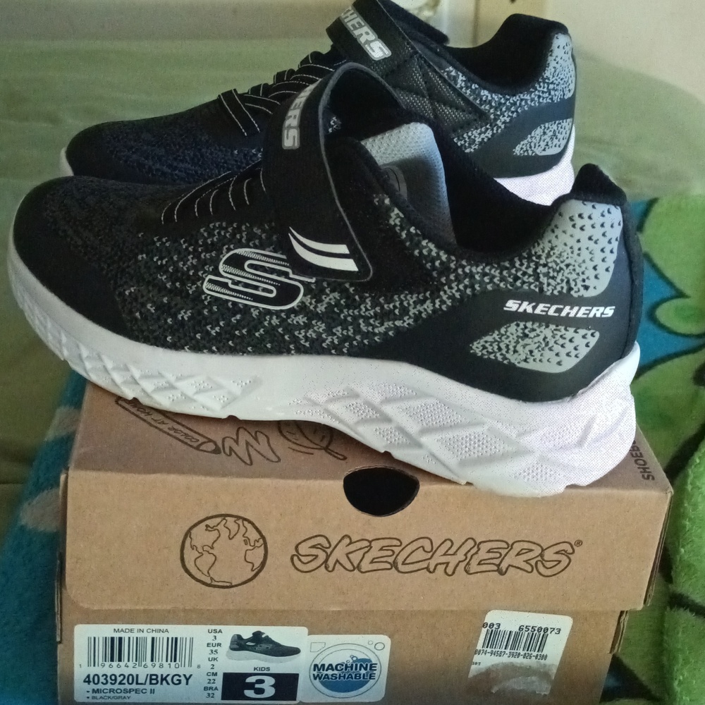 Boys Black/White Skechers Size 3